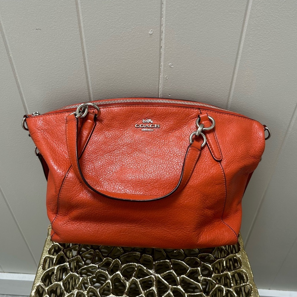 ☘️ Coach Vibrant Orange Shoulder Bag